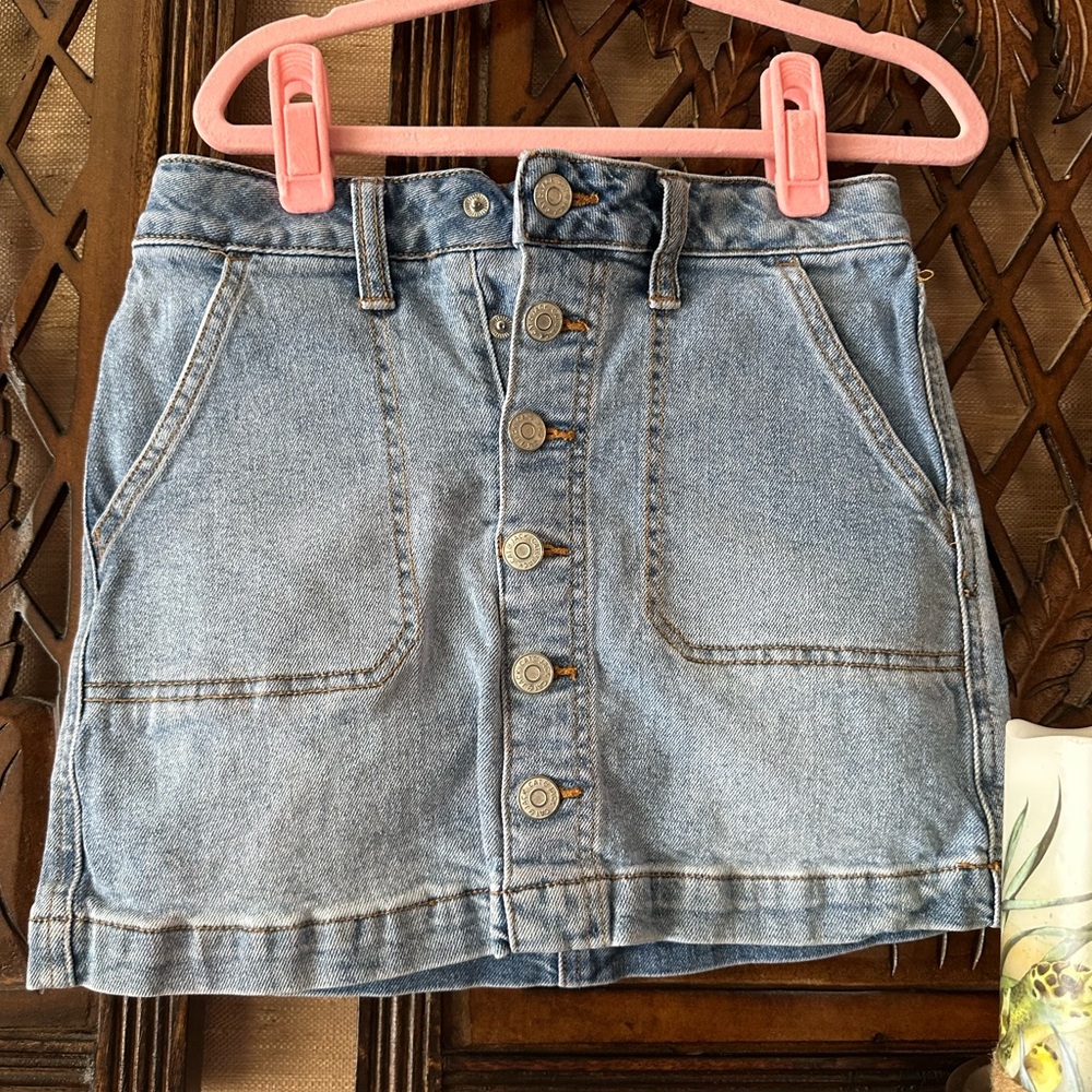 Cat & jack GIRLS Denim Button-Front Mini Skirt medium 8